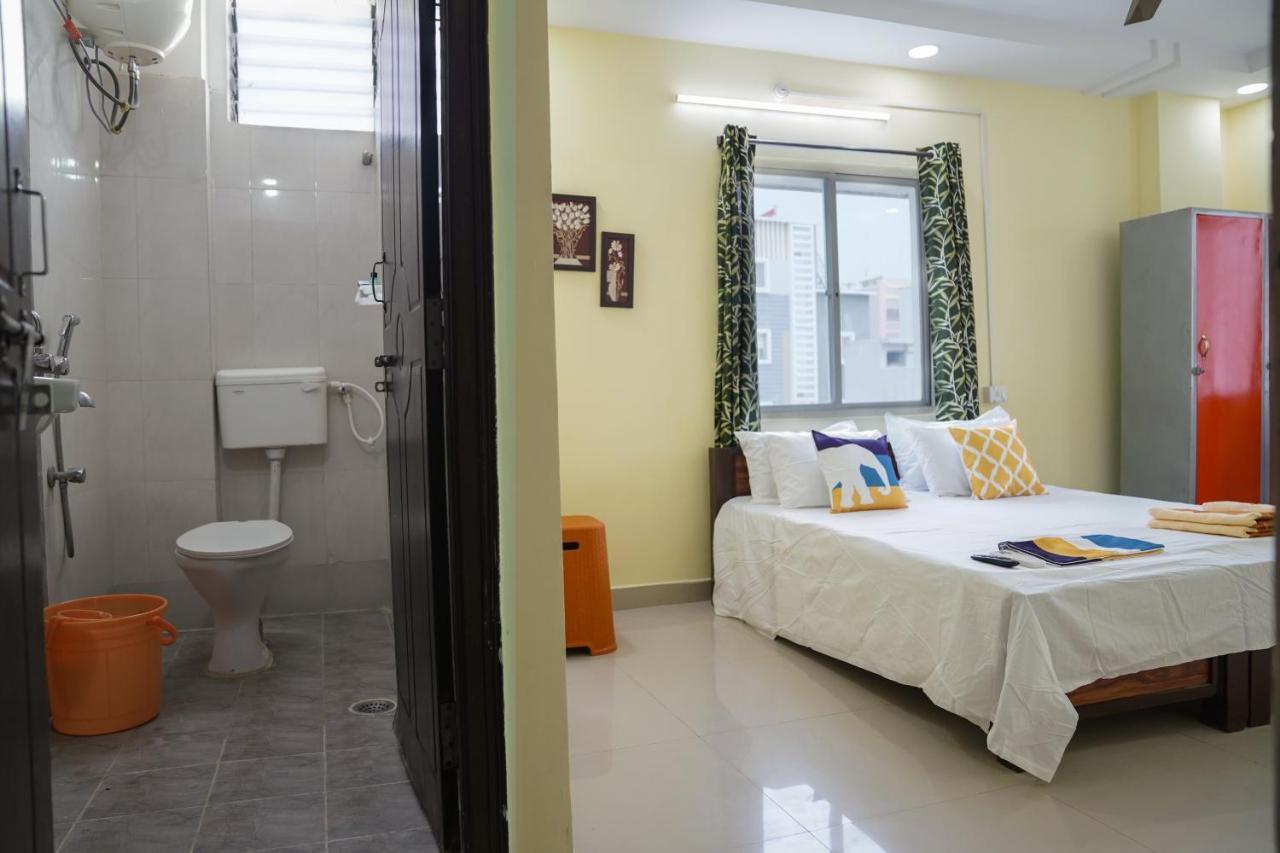 Hotel Yellow Bells Hyderabad Exterior photo