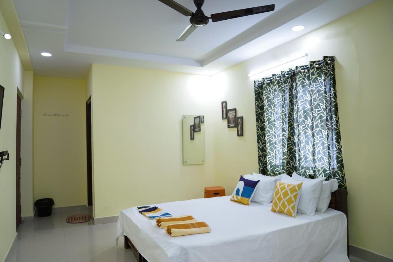 Hotel Yellow Bells Hyderabad Exterior photo