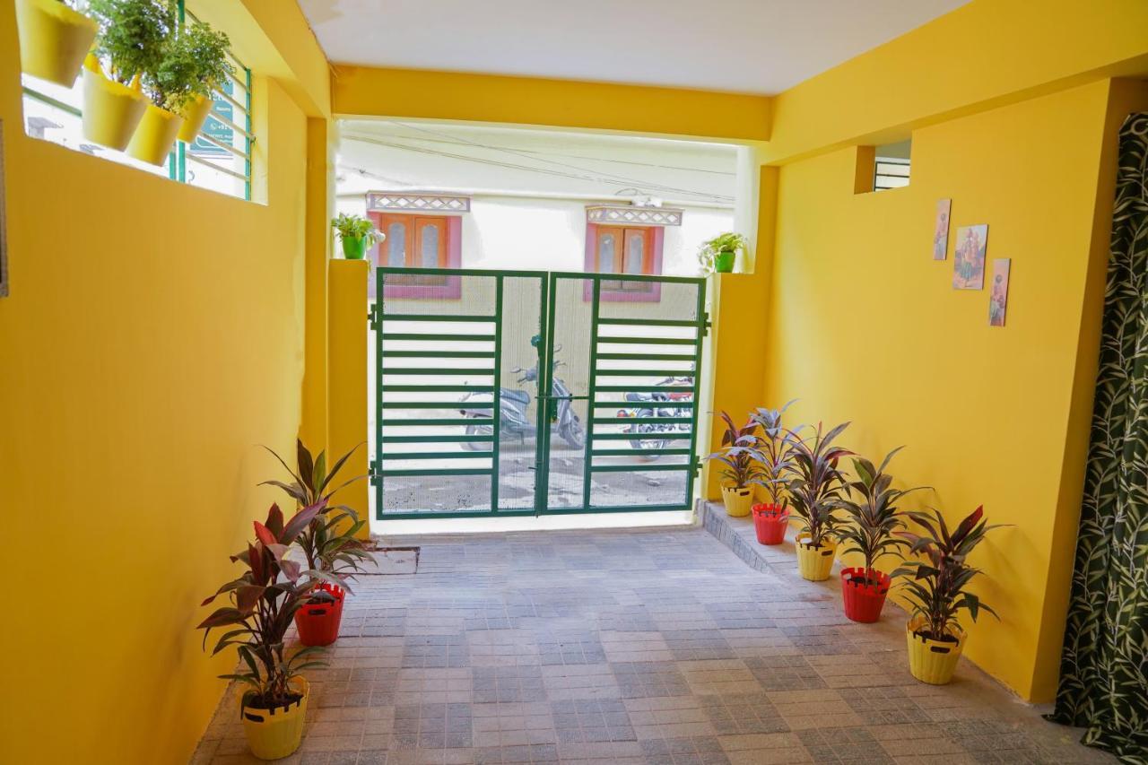 Hotel Yellow Bells Hyderabad Exterior photo