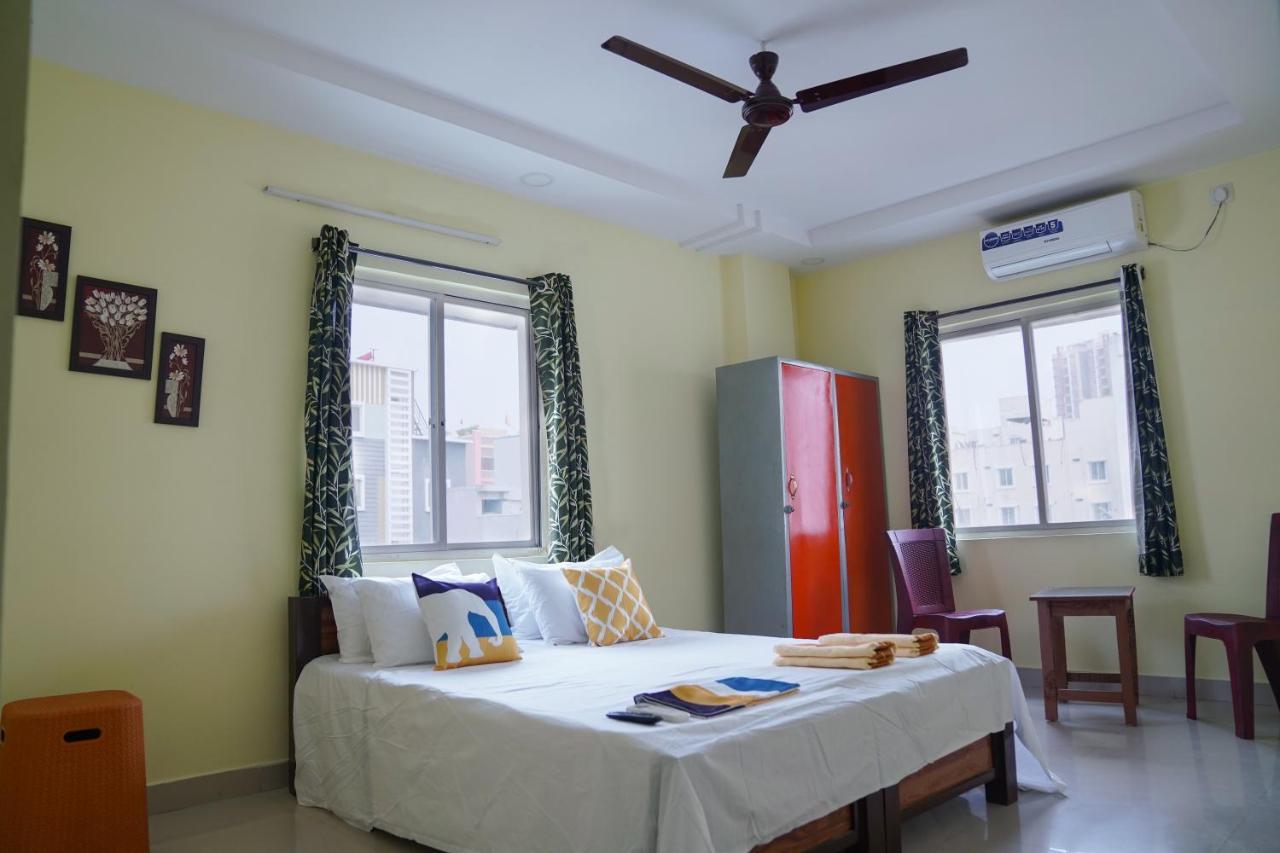 Hotel Yellow Bells Hyderabad Exterior photo