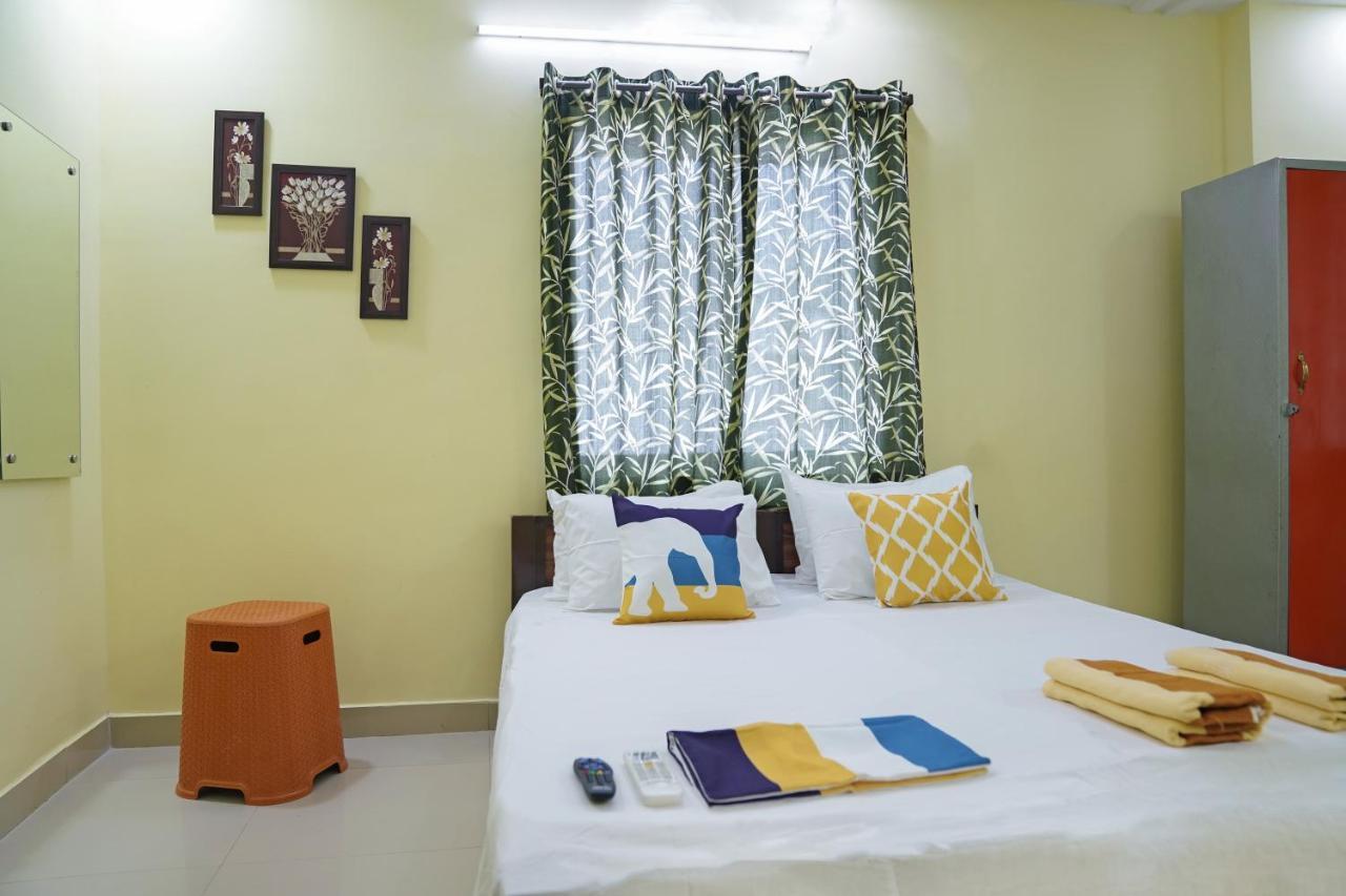 Hotel Yellow Bells Hyderabad Exterior photo