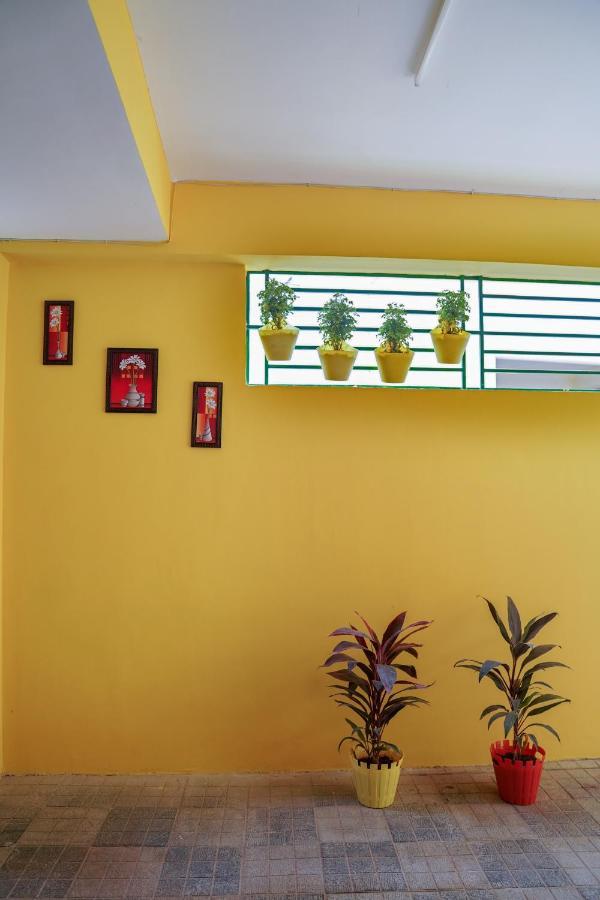 Hotel Yellow Bells Hyderabad Exterior photo