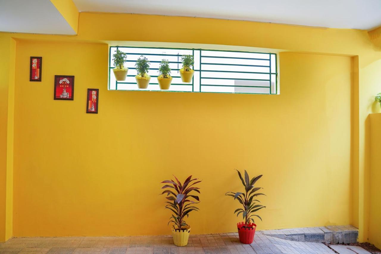 Hotel Yellow Bells Hyderabad Exterior photo