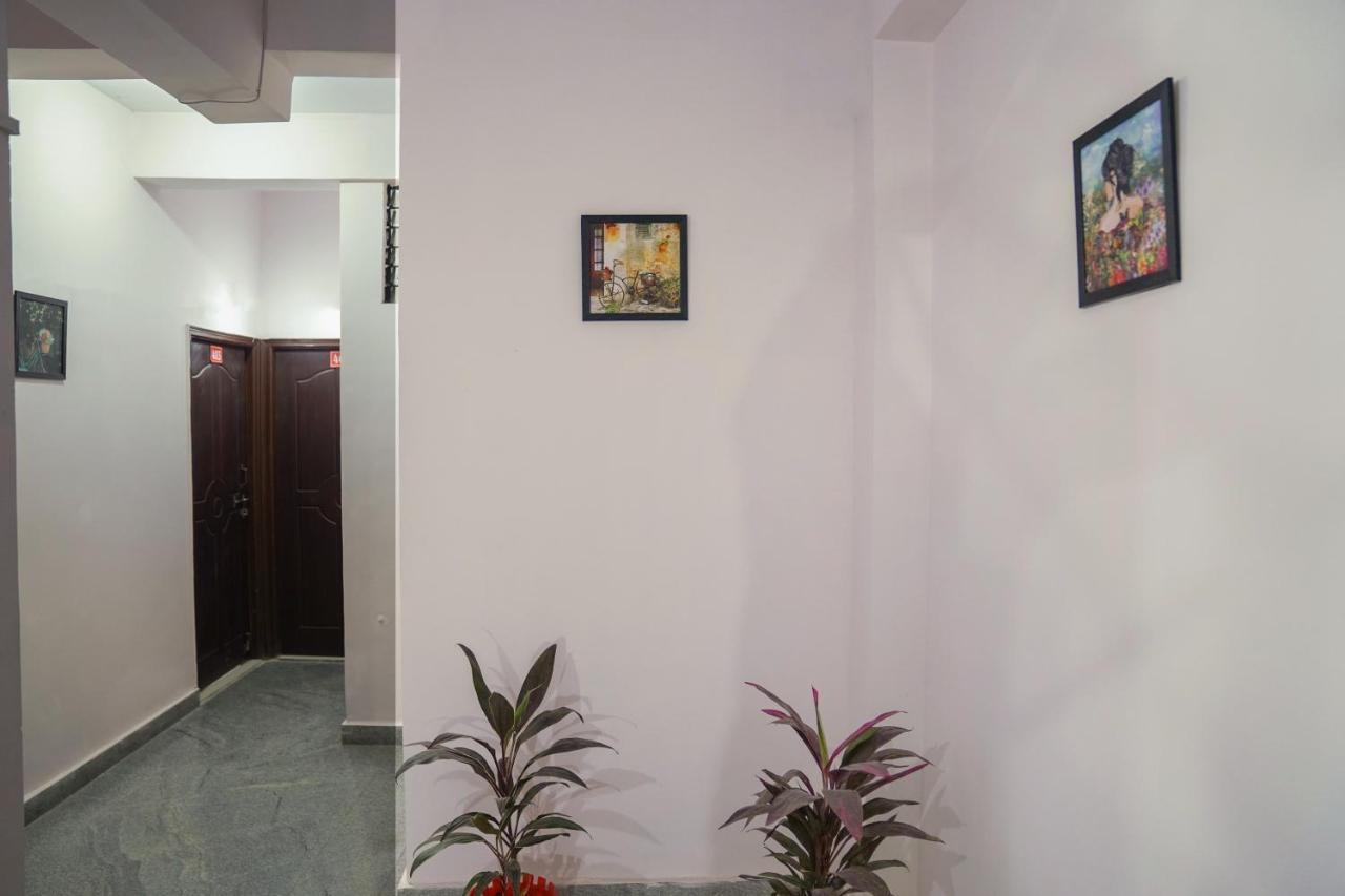 Hotel Yellow Bells Hyderabad Exterior photo